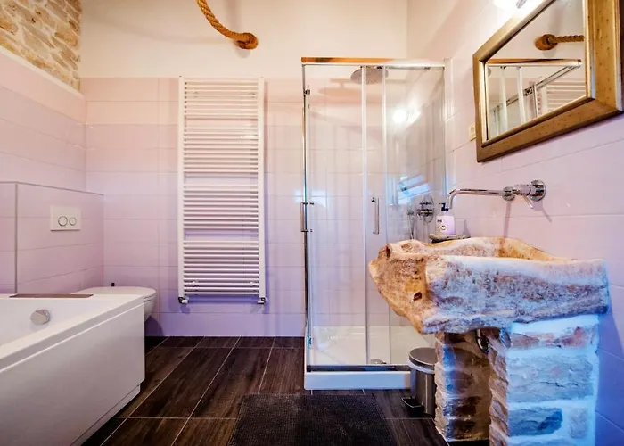 Tomani By 4*
