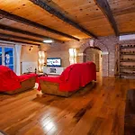 Casa de hóspedes Tomani By 4*